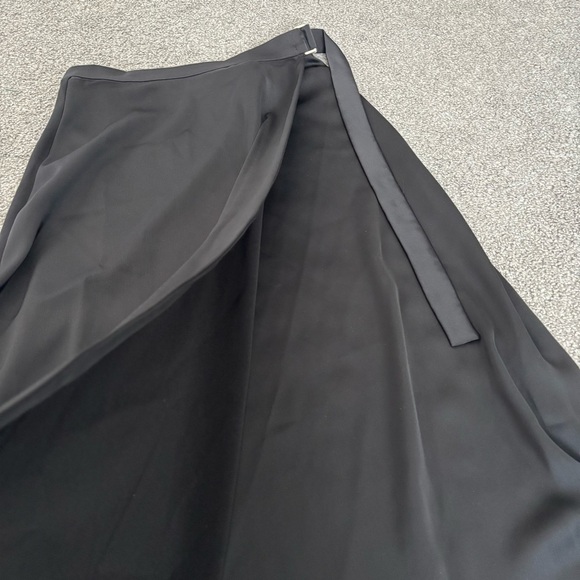 3/$45 H&M Elegant Black Women's Aline Skirt - Picture 2 of 7